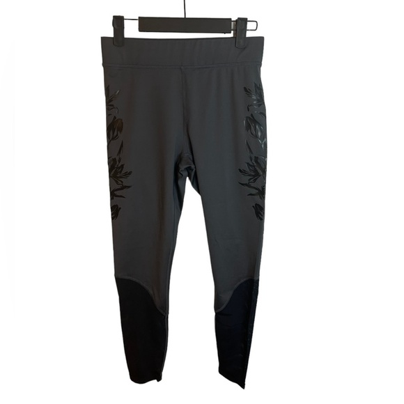 FABLETICS MID RISE ULTRA COOL FLORAL 7/8 LEGGINGS - Picture 4 of 5